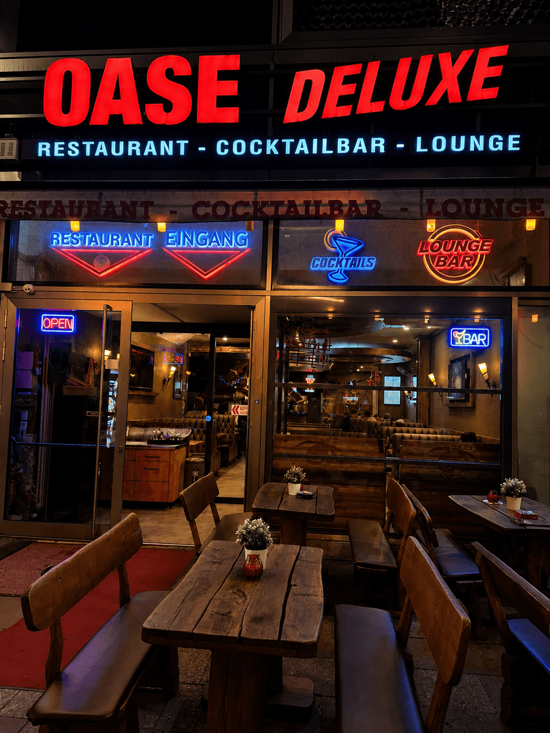 Innenraum des Oase Deluxe Restaurant & Cocktailbar Berlin Alexanderplatz